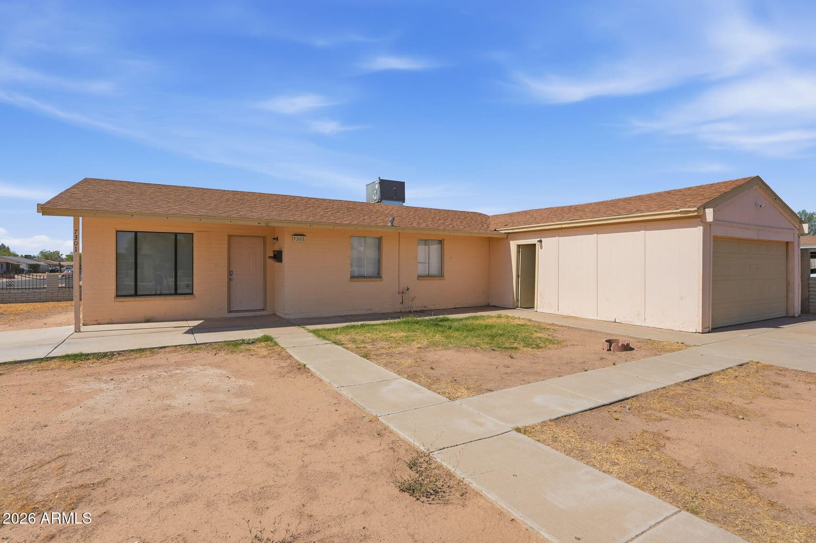 7301 W HEATHERBRAE Drive, Phoenix, AZ 85033 — photo 9 of 14
