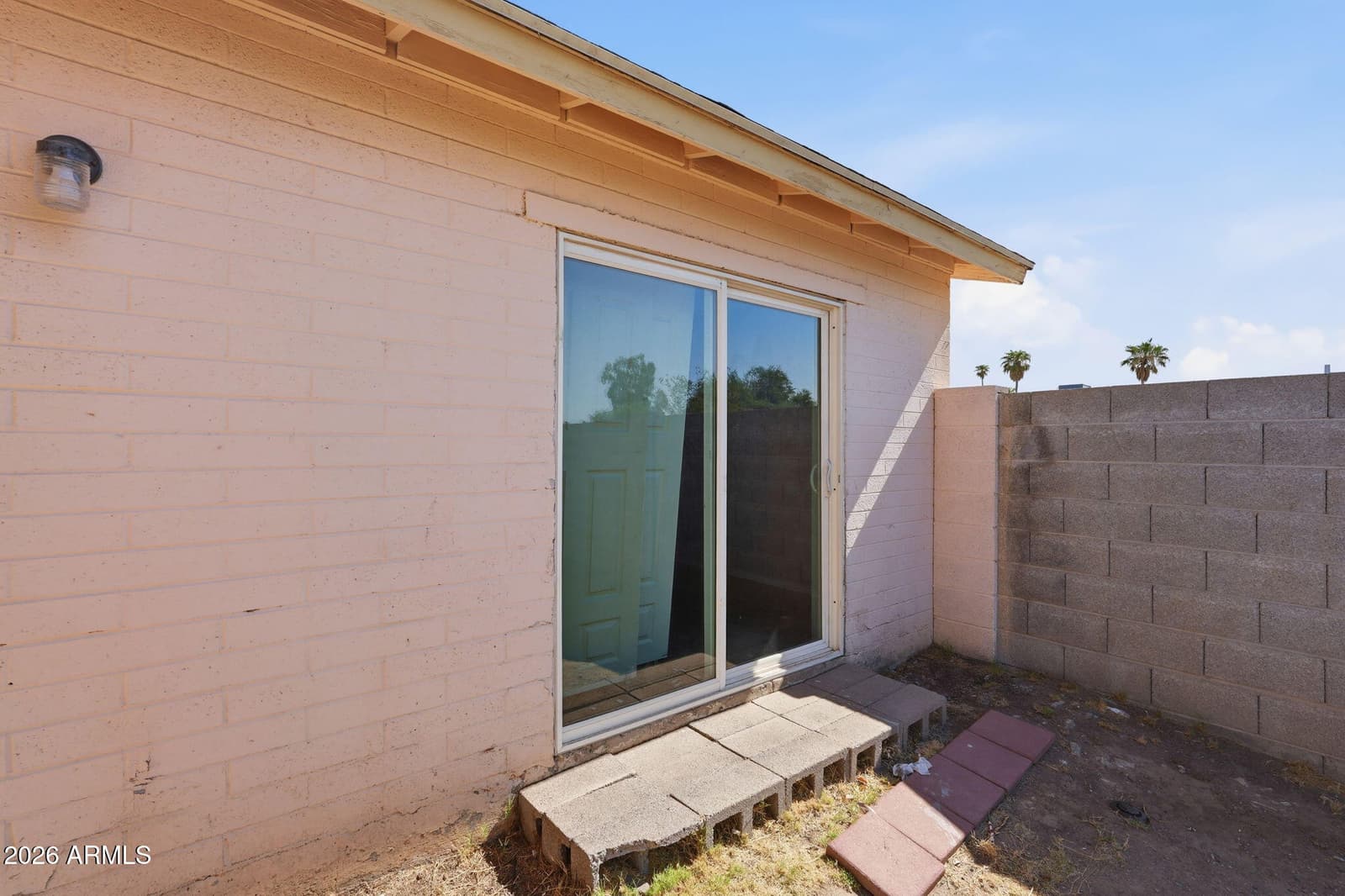 7301 W HEATHERBRAE Drive, Phoenix, AZ 85033 — photo 10 of 14