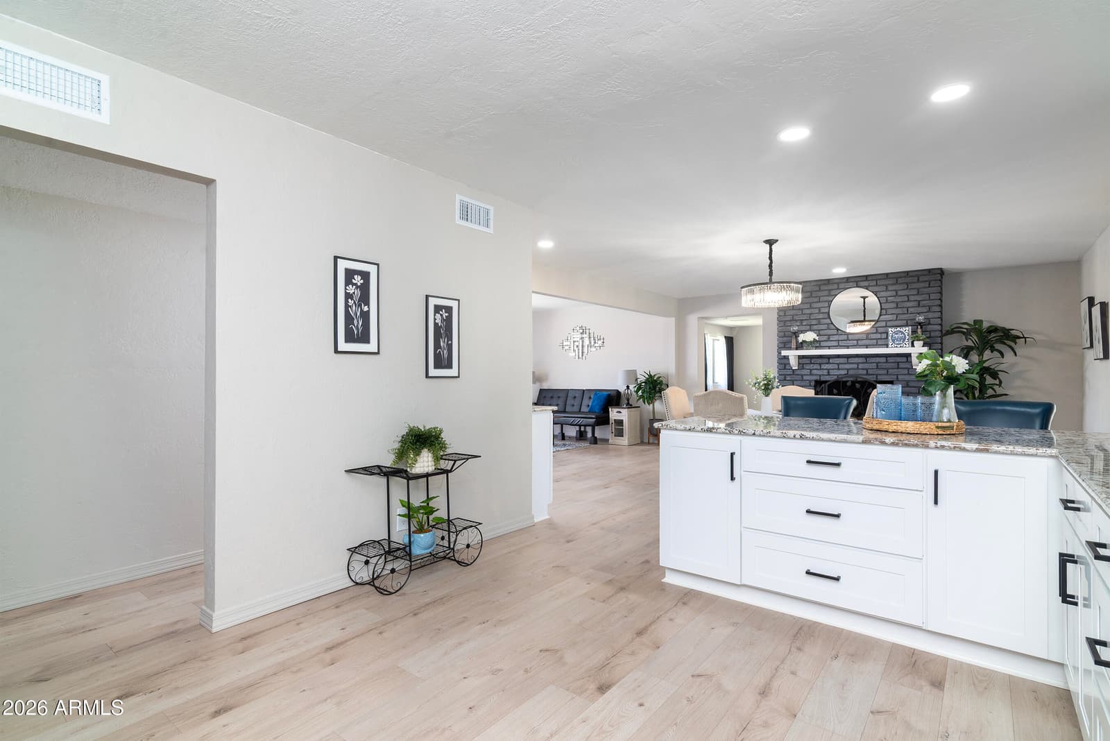 985 E SAGUARO Drive, Globe, AZ 85501 — photo 14 of 42