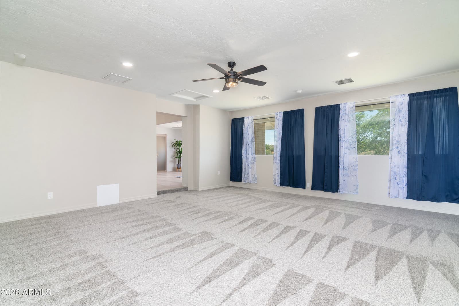 985 E SAGUARO Drive, Globe, AZ 85501 — photo 6 of 42