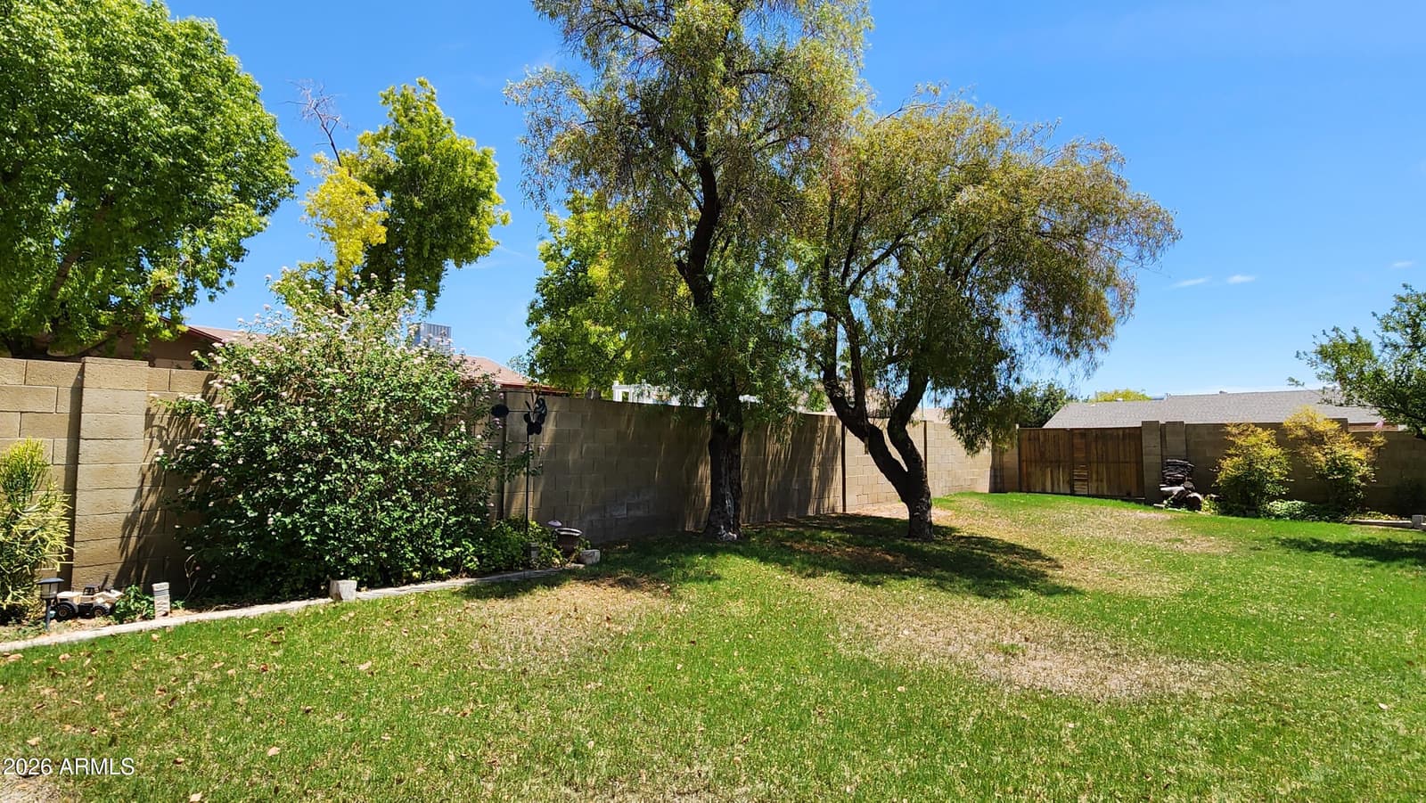 864 E PARADISE Lane, Phoenix, AZ 85022 — photo 4 of 29