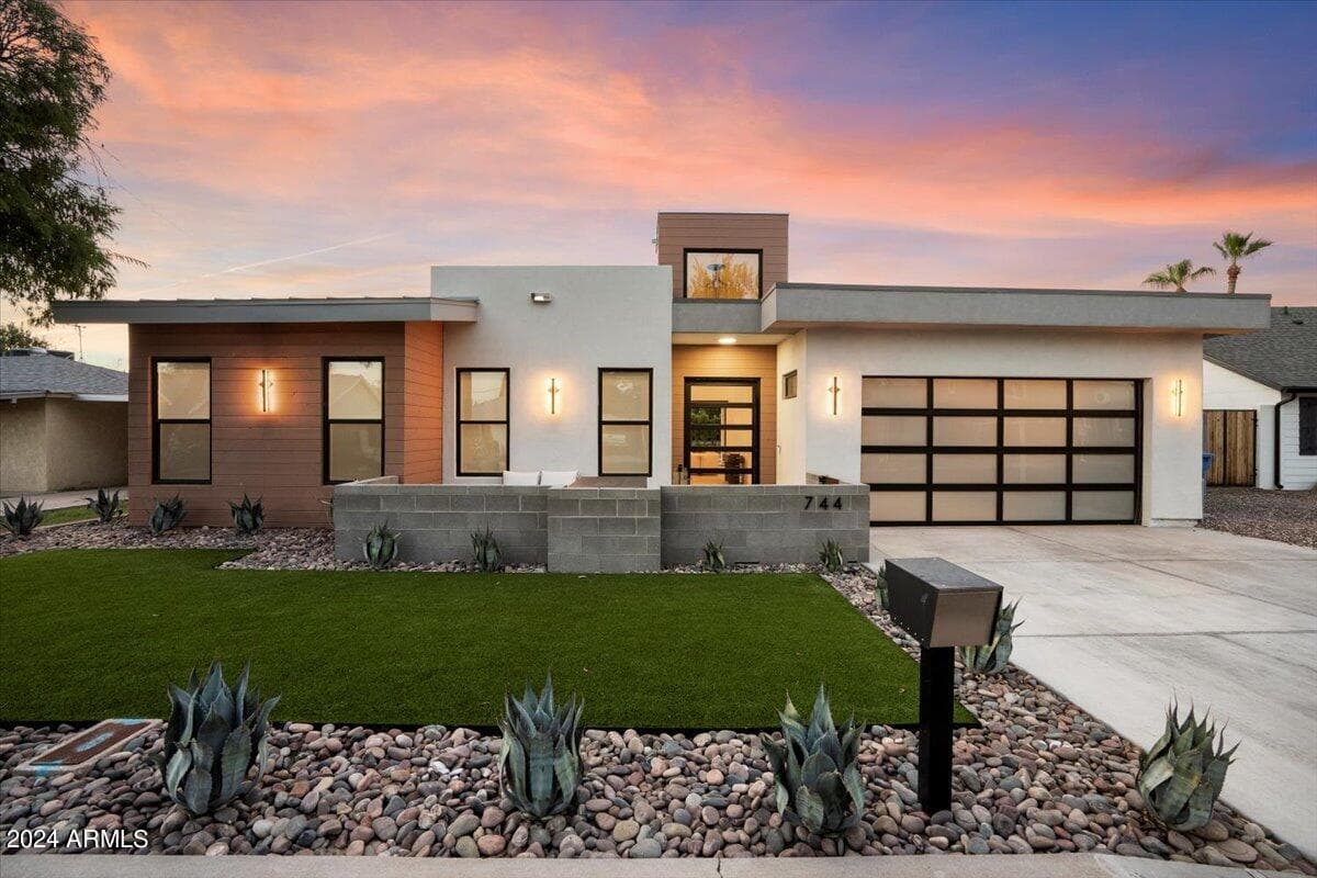 744 E MYRTLE Avenue, Phoenix, AZ 85020 — photo 2 of 43