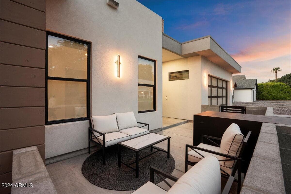 744 E MYRTLE Avenue, Phoenix, AZ 85020 — photo 4 of 43