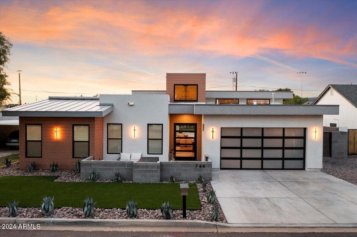 744 E MYRTLE Avenue, Phoenix, AZ 85020 — photo 41 of 43