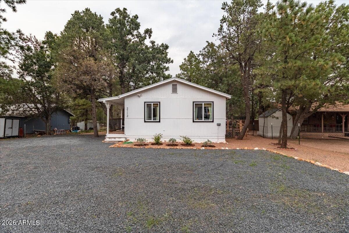 2112 BLUEJAY Road, Overgaard, AZ 85933 — photo 5 of 42