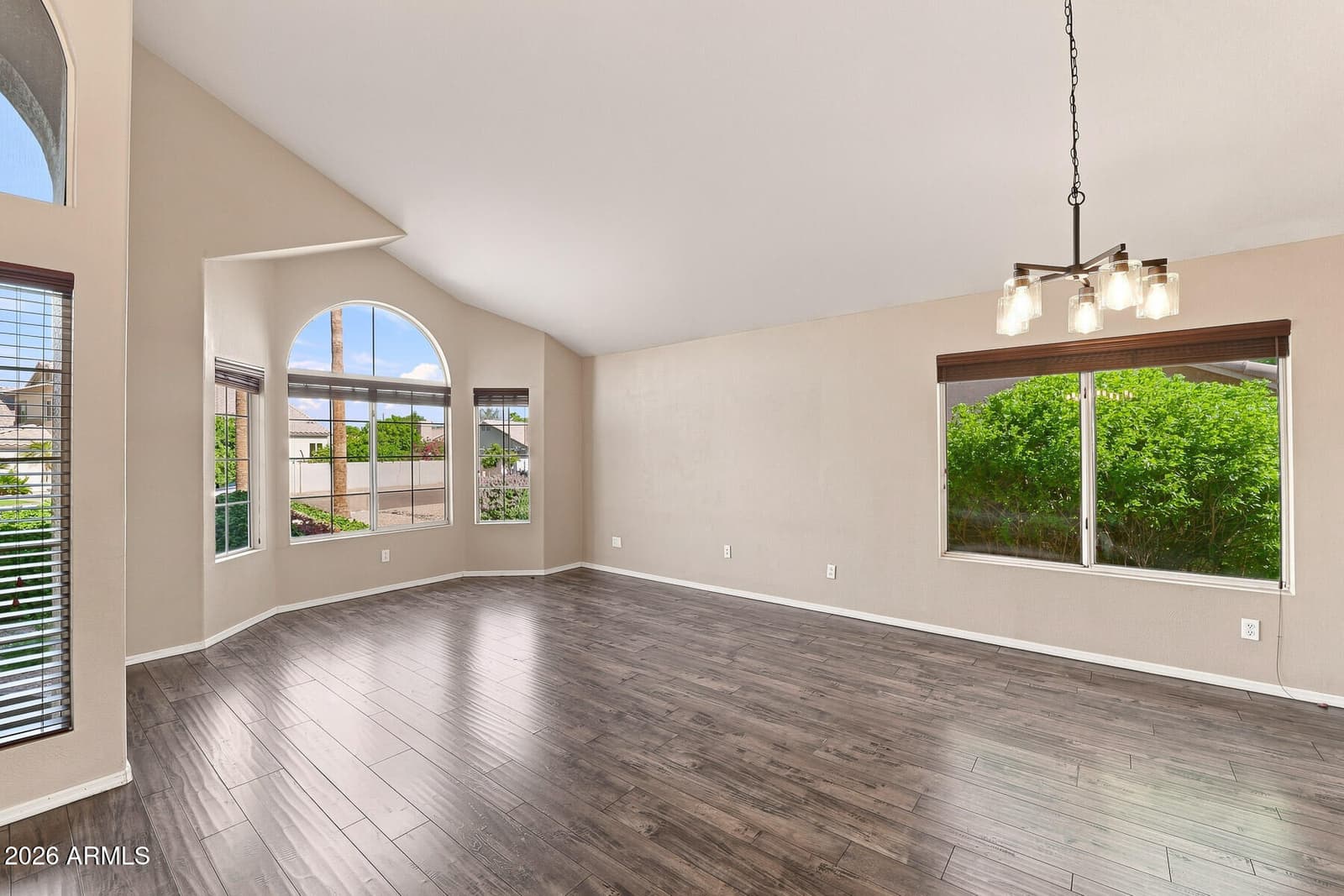 181 S TIAGO Drive, Gilbert, AZ 85233 — photo 5 of 44