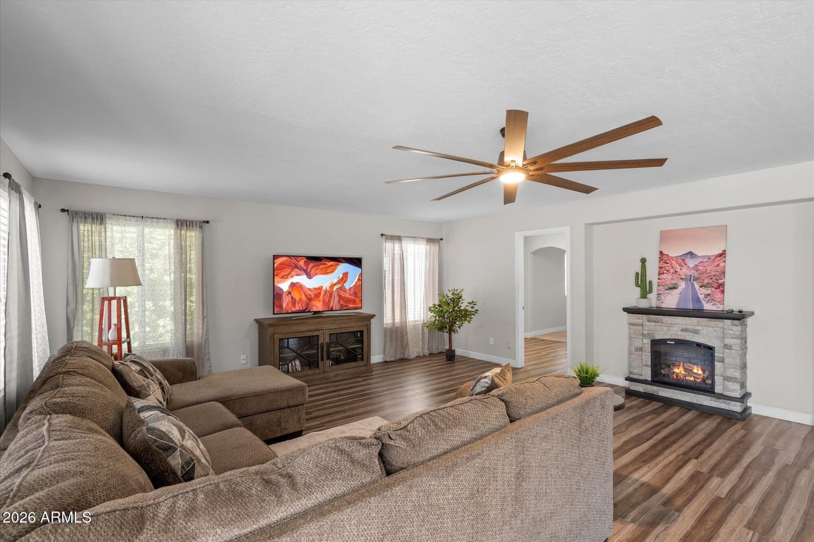 613 W SERENO Drive, Gilbert, AZ 85233 — photo 10 of 32