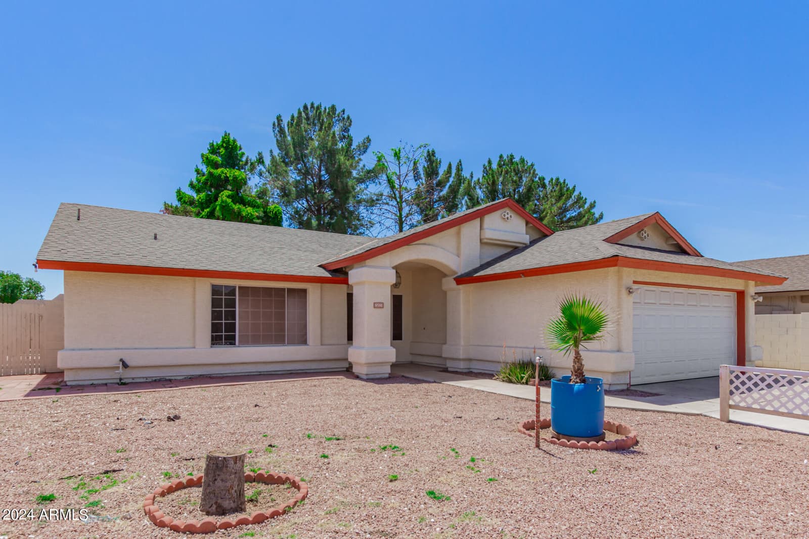 8591 W OREGON Avenue, Glendale, AZ 85305 — photo 4 of 32