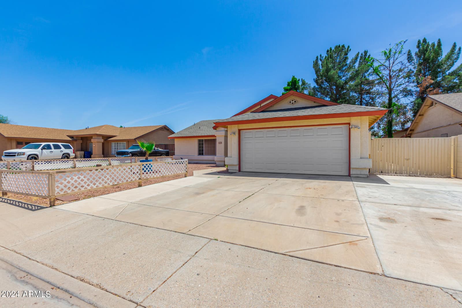 8591 W OREGON Avenue, Glendale, AZ 85305 — photo 5 of 32