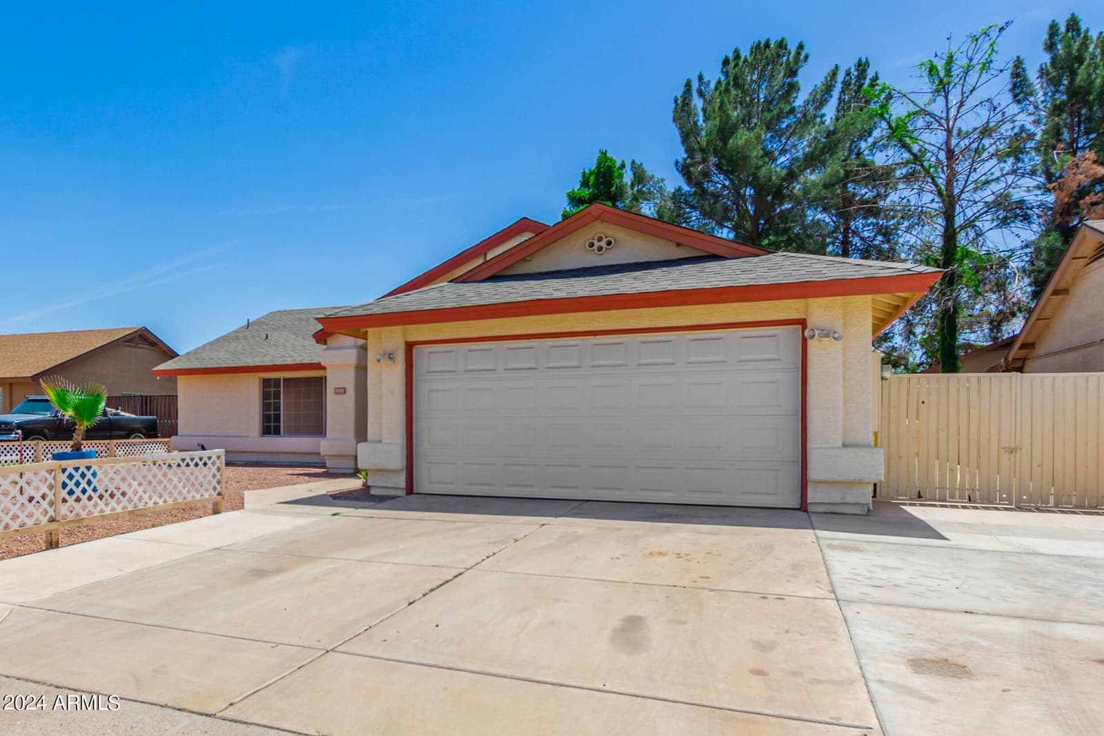8591 W OREGON Avenue, Glendale, AZ 85305 — photo 6 of 32