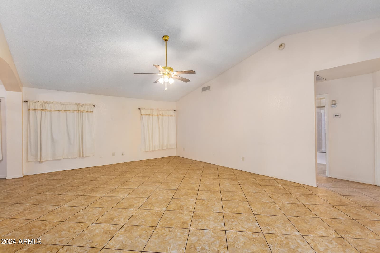 8591 W OREGON Avenue, Glendale, AZ 85305 — photo 7 of 32