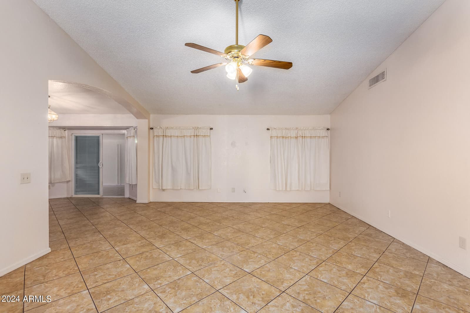 8591 W OREGON Avenue, Glendale, AZ 85305 — photo 8 of 32