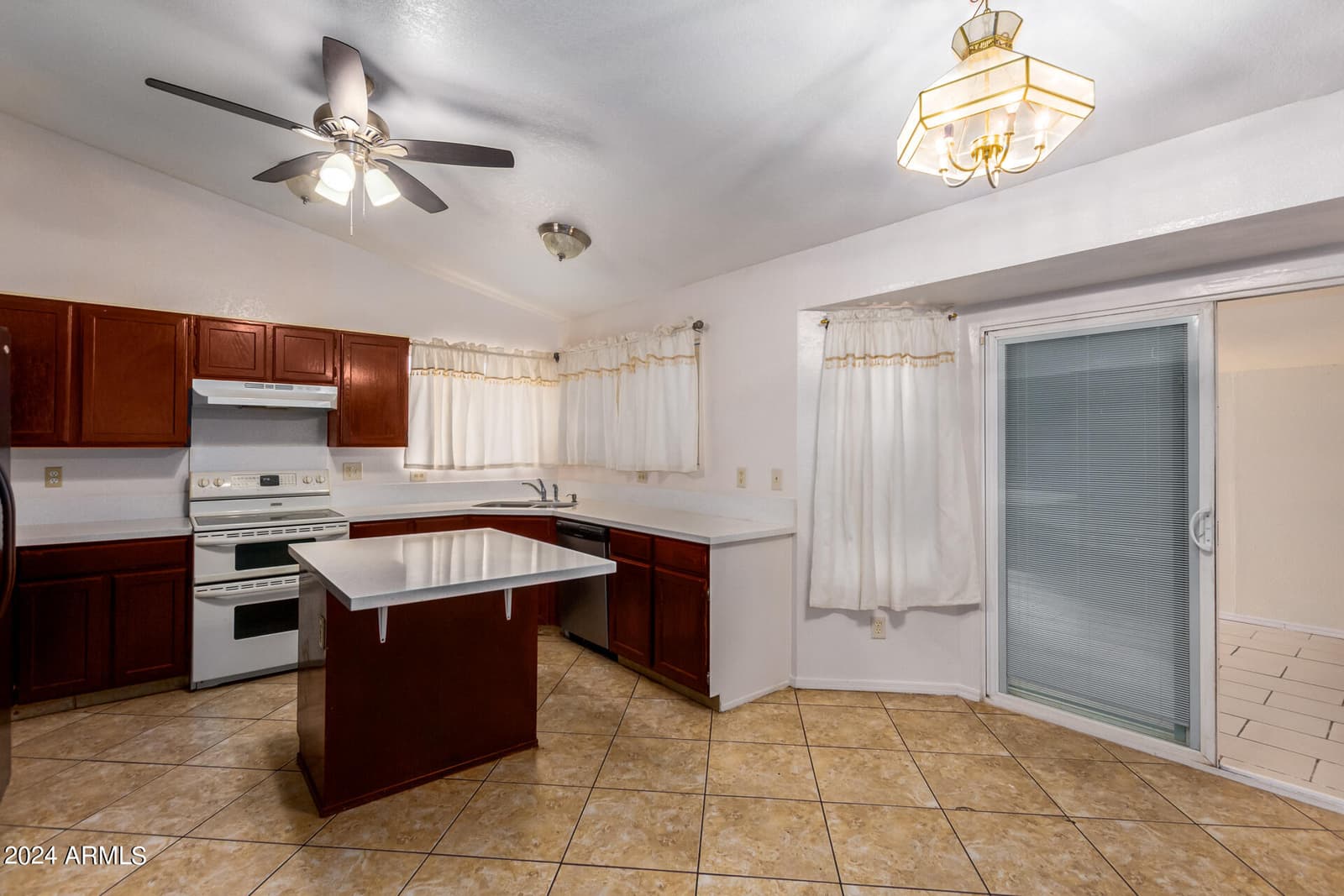8591 W OREGON Avenue, Glendale, AZ 85305 — photo 14 of 32