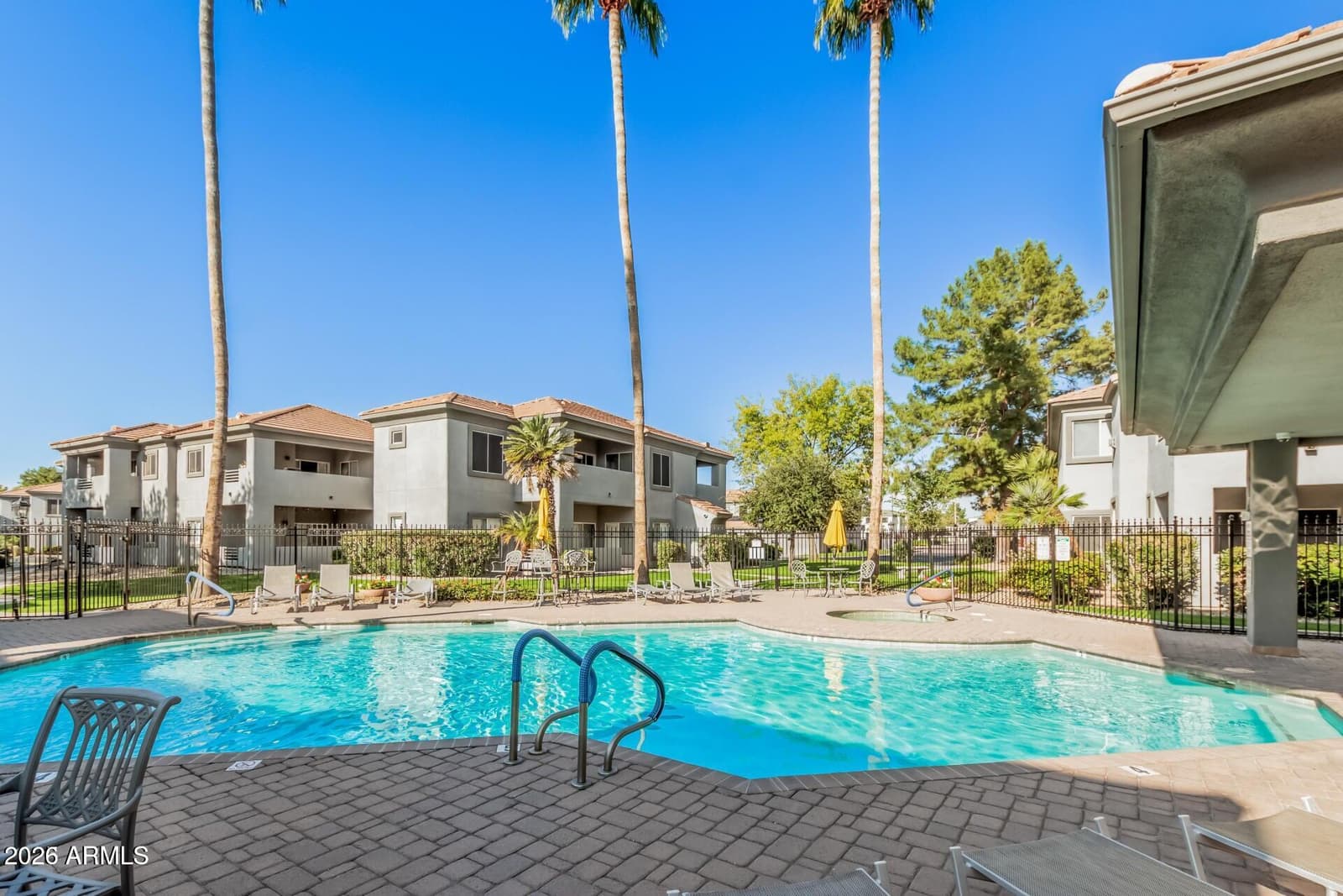 7401 W ARROWHEAD CLUBHOUSE Drive 2087, Glendale, AZ 85308 — photo 27 of 32