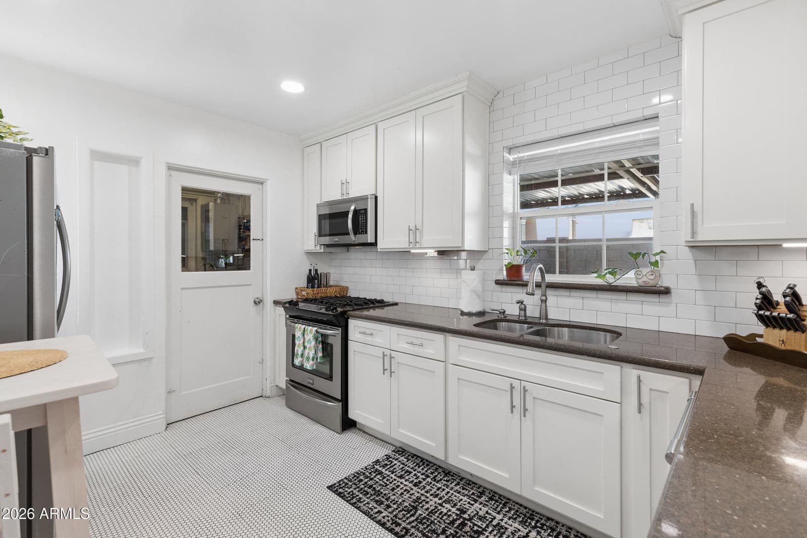 542 W LEWIS Avenue, Phoenix, AZ 85003 — photo 13 of 46