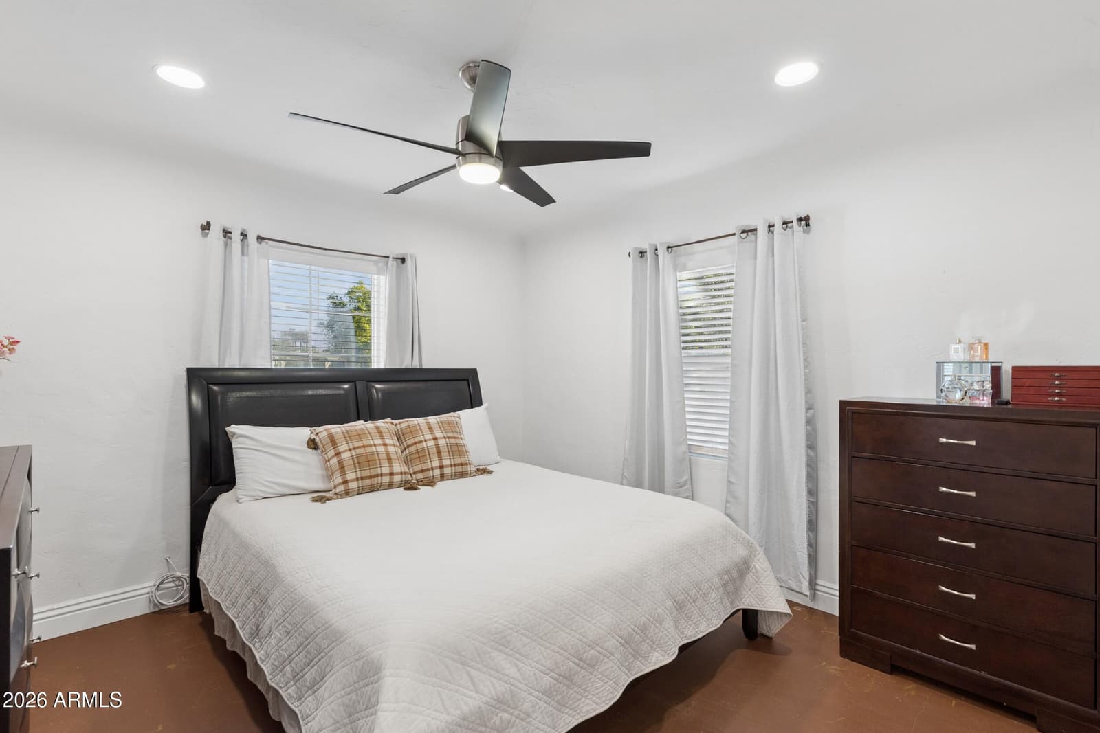 542 W LEWIS Avenue, Phoenix, AZ 85003 — photo 20 of 46