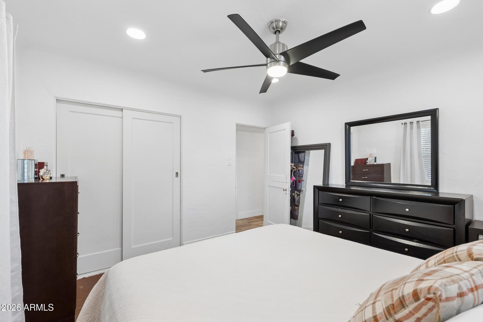 542 W LEWIS Avenue, Phoenix, AZ 85003 — photo 21 of 46