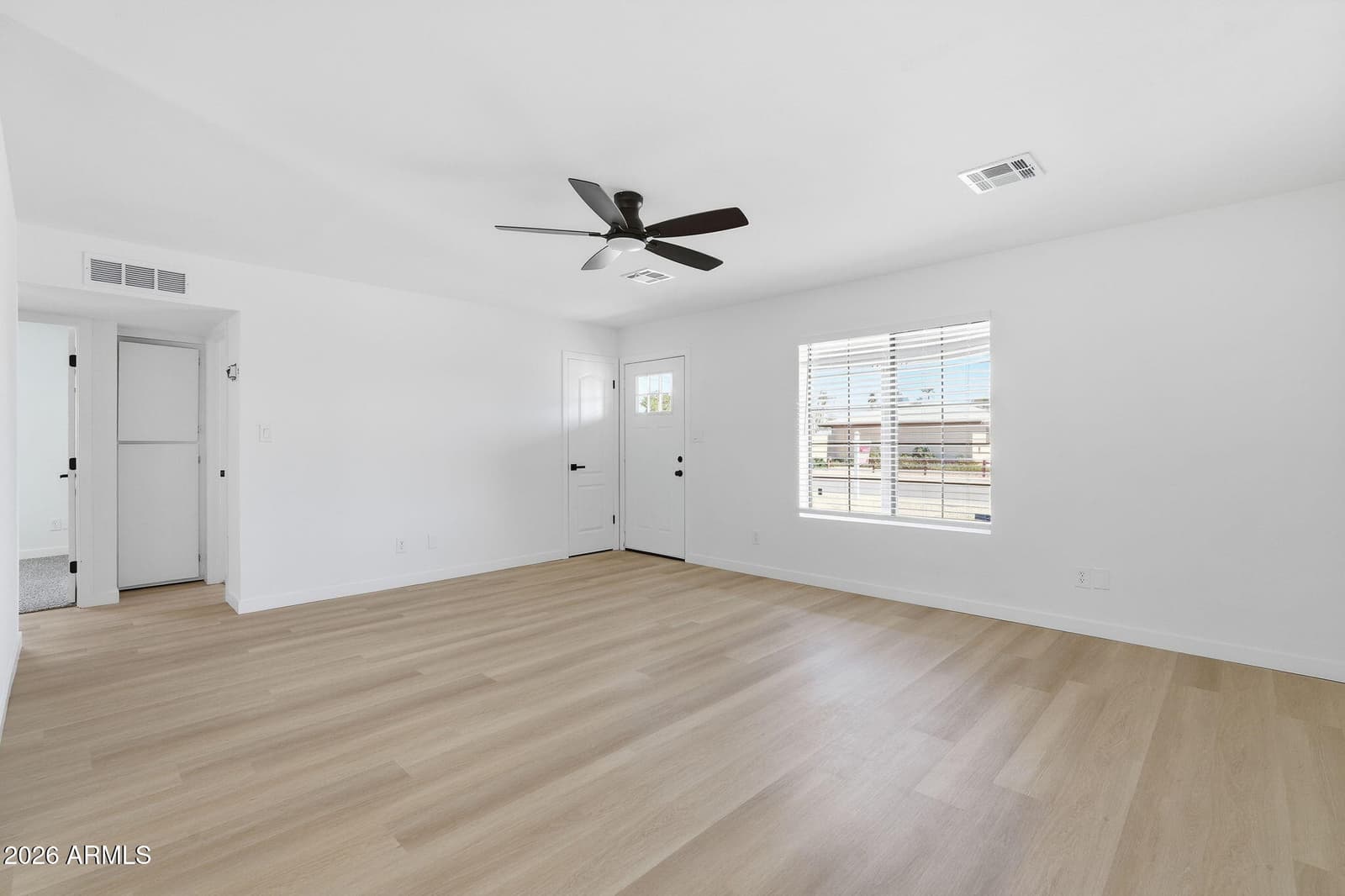 228 W 18TH Avenue, Apache Junction, AZ 85120 — photo 4 of 35