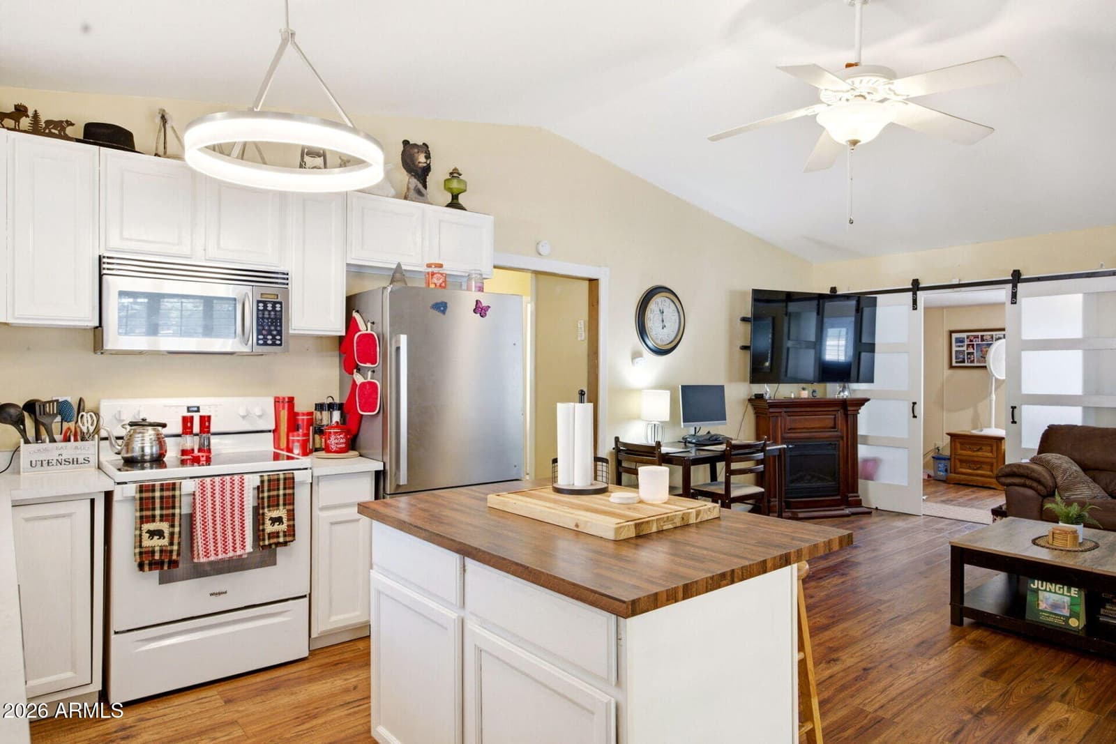 2250 W Whipple Street, Show Low, AZ 85901 — photo 13 of 32