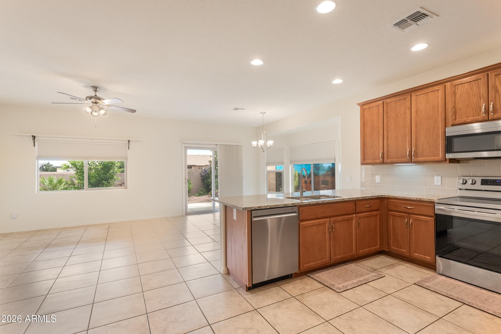 4336 DEANNA Drive, Sierra Vista, AZ 85650 — photo 4 of 34