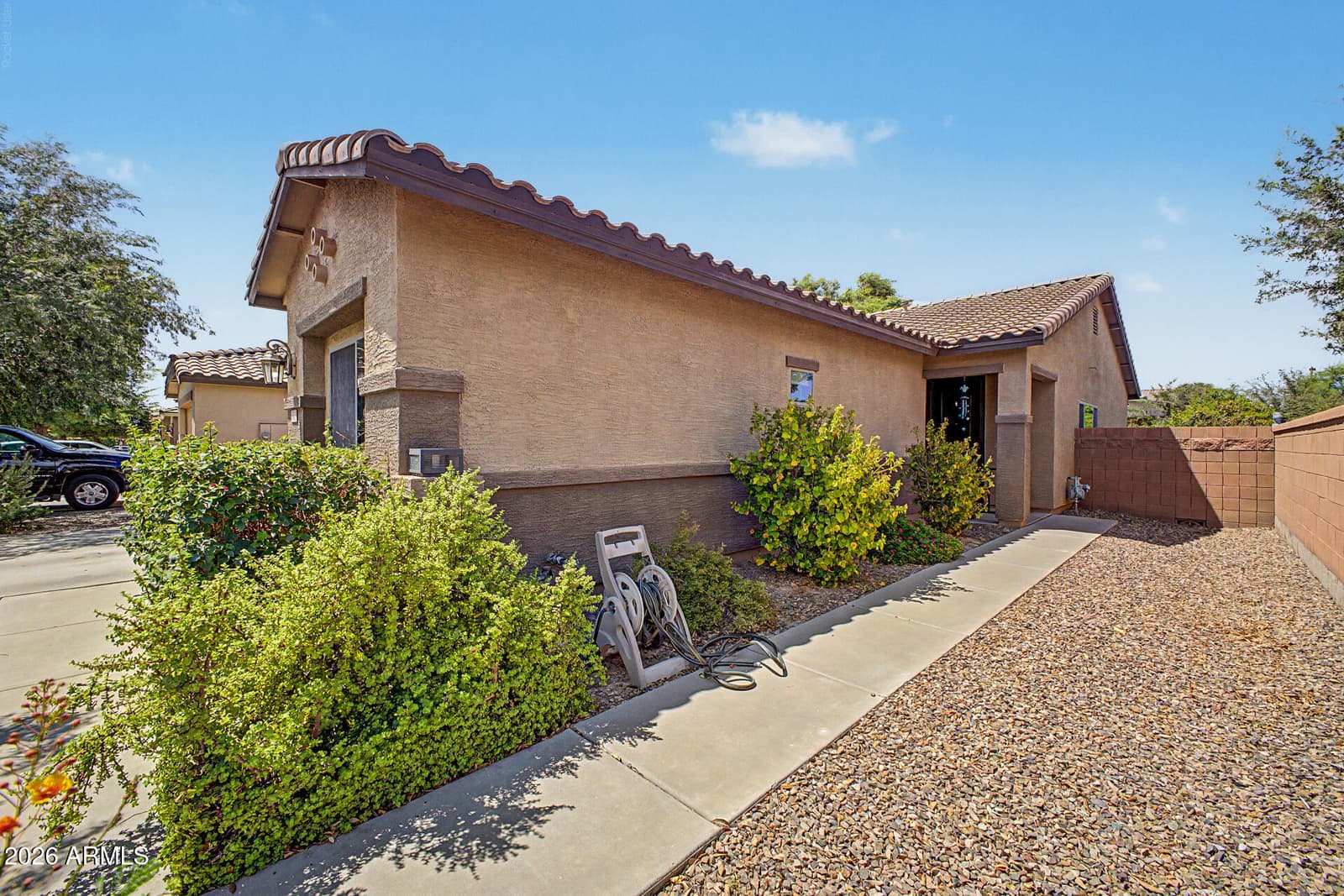 72 W DRAGON TREE Avenue, Queen Creek, AZ 85140 — photo 5 of 50