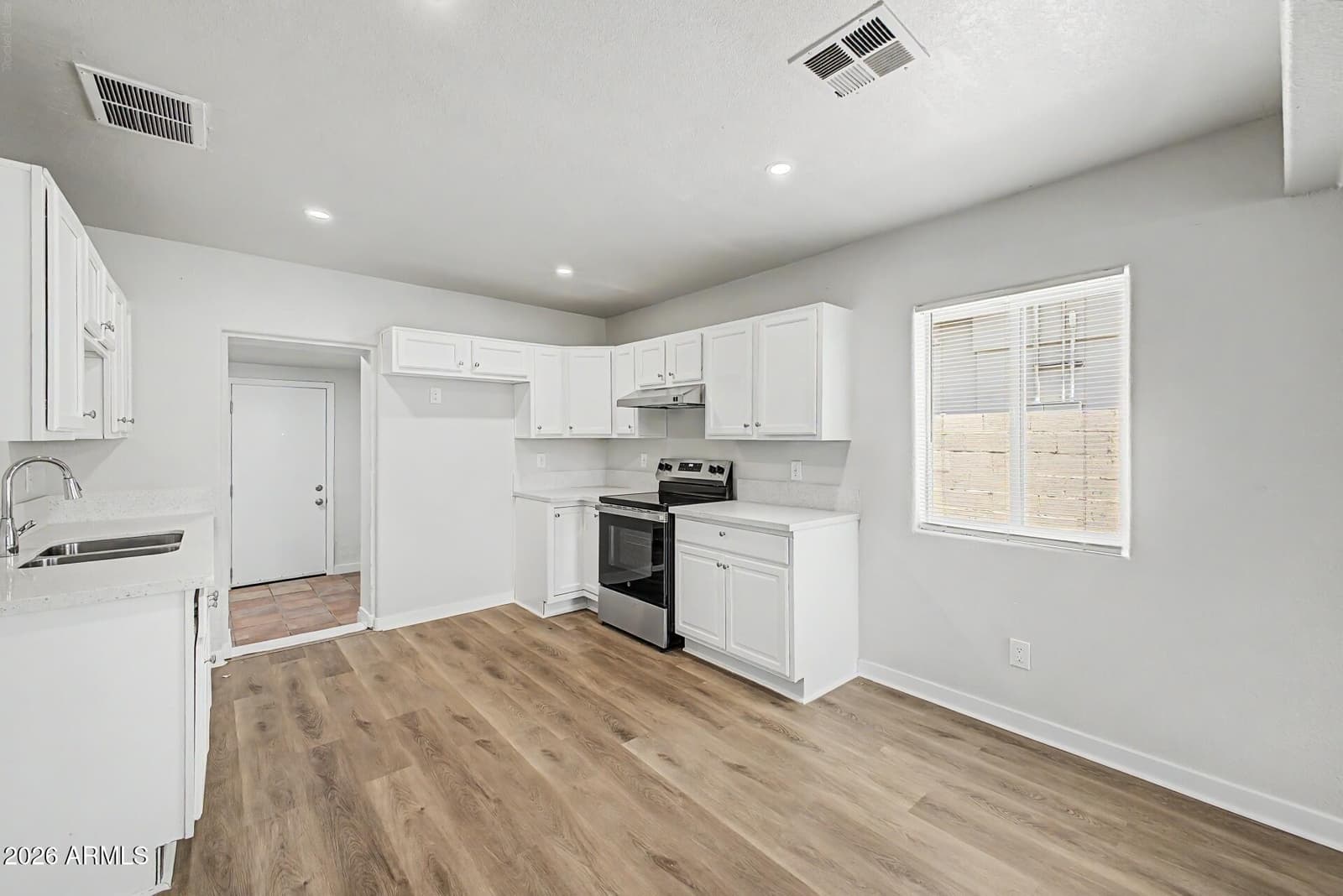 1926 E WILLETTA Street, Phoenix, AZ 85006 — photo 11 of 31
