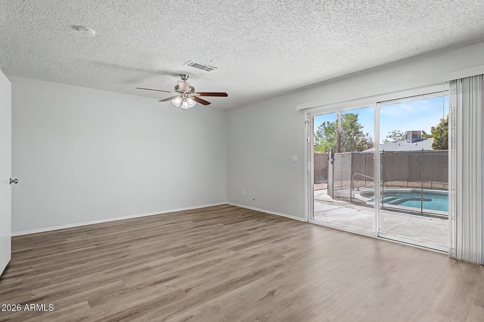 3731 W GLENN Drive, Phoenix, AZ 85051 — photo 7 of 37
