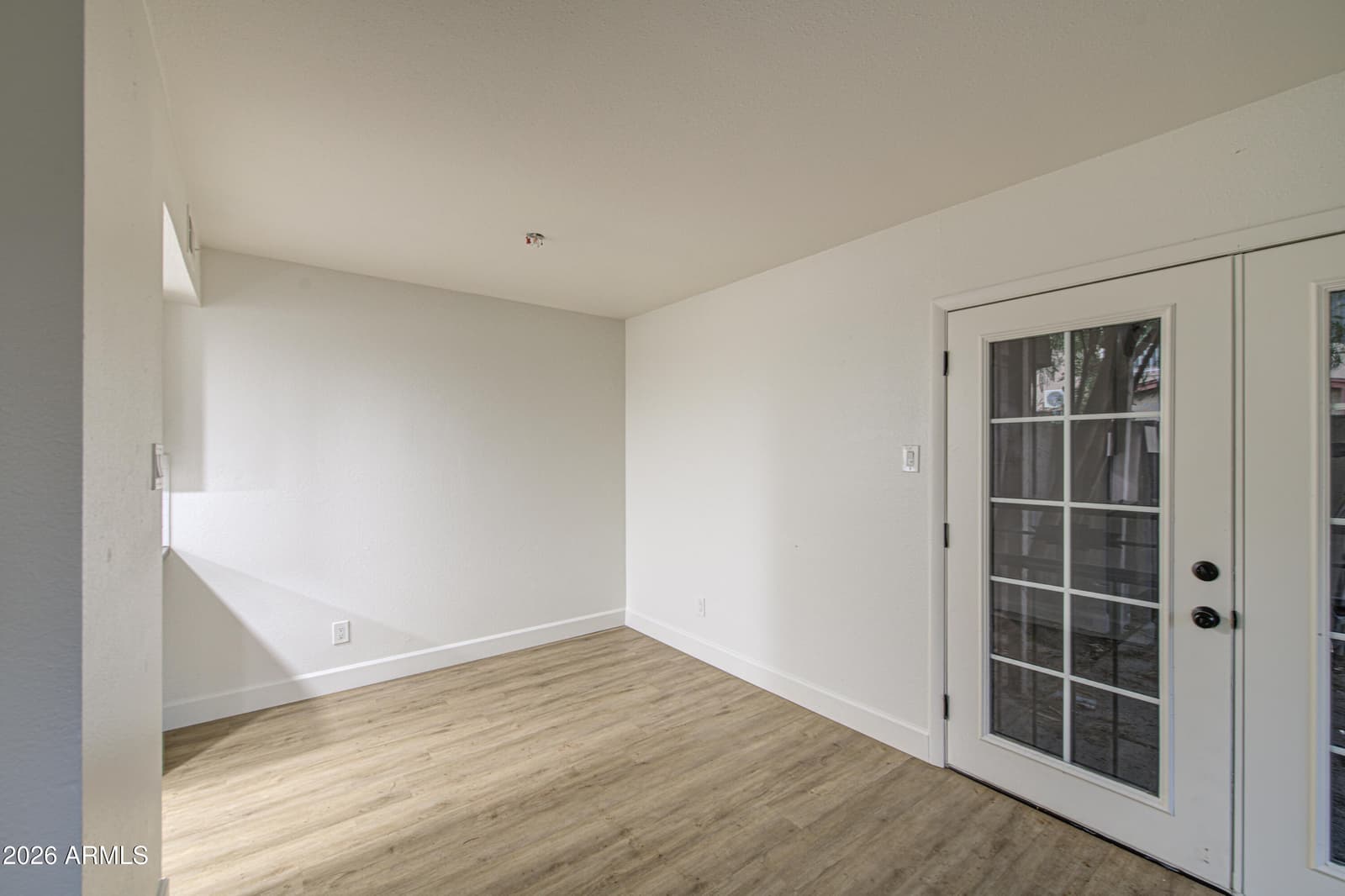 4103 W WONDERVIEW Road, Phoenix, AZ 85019 — photo 11 of 22