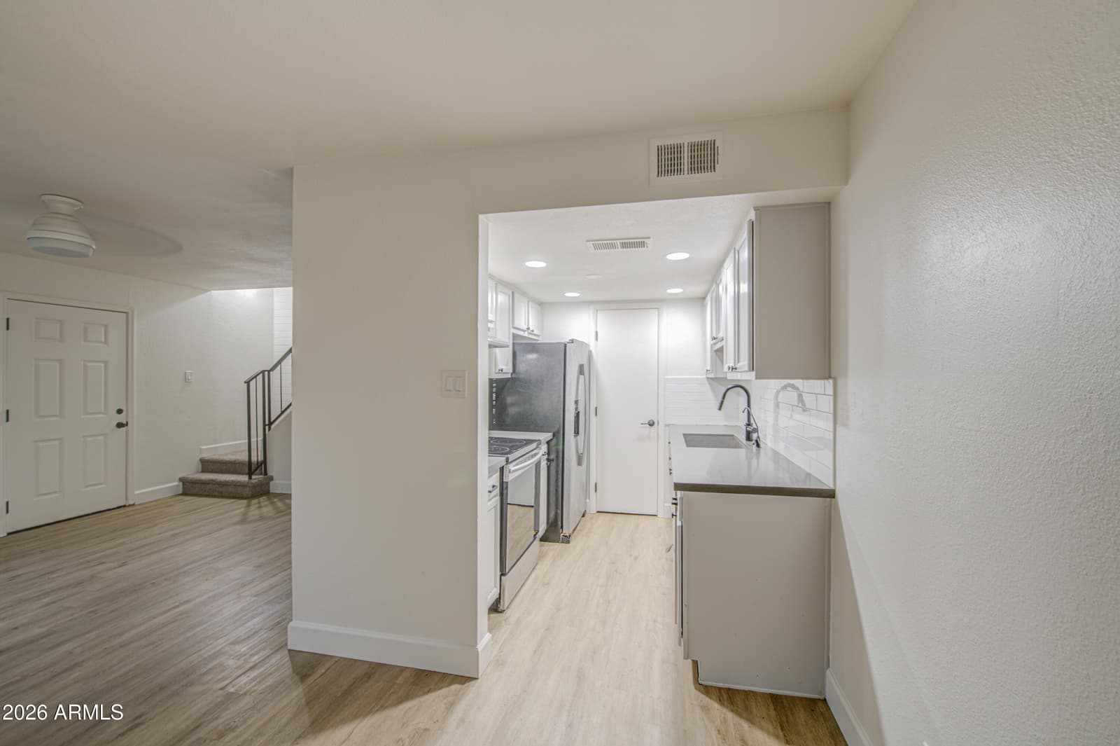4103 W WONDERVIEW Road, Phoenix, AZ 85019 — photo 12 of 22