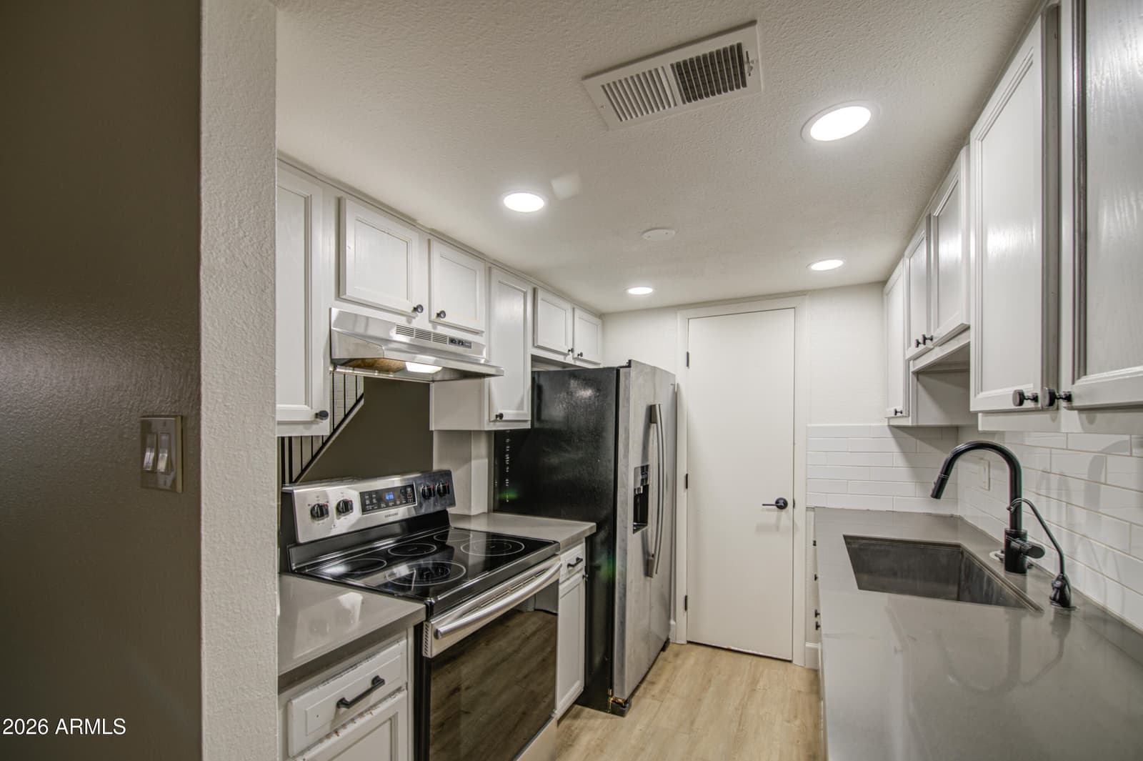 4103 W WONDERVIEW Road, Phoenix, AZ 85019 — photo 13 of 22