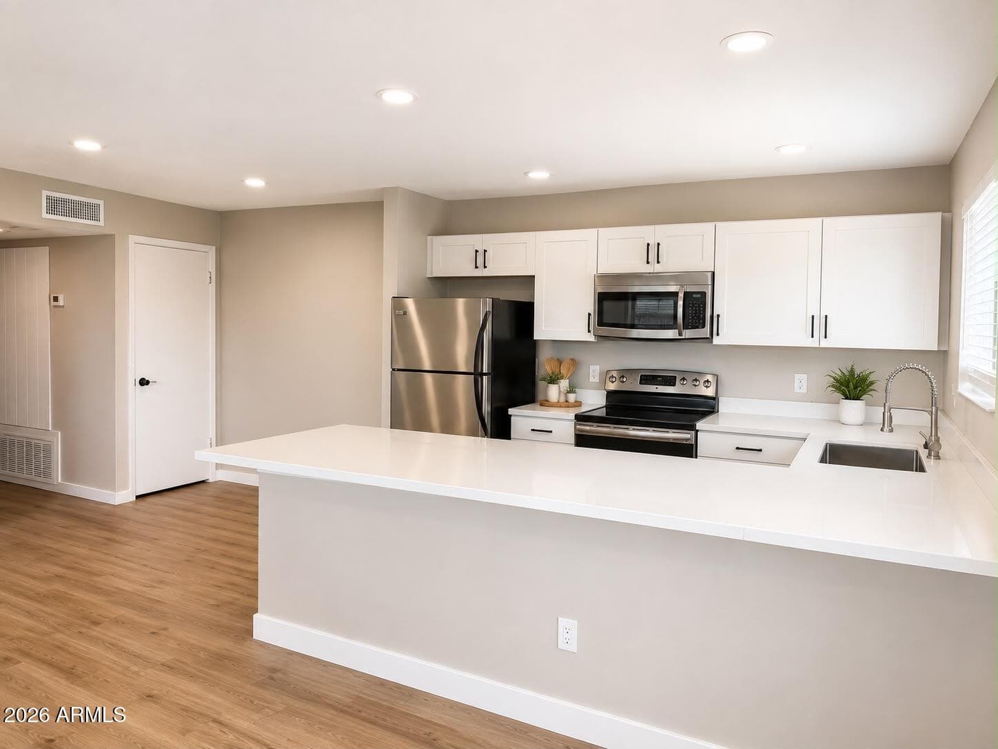 4756 E MORELAND Street, Phoenix, AZ 85008 — photo 2 of 8