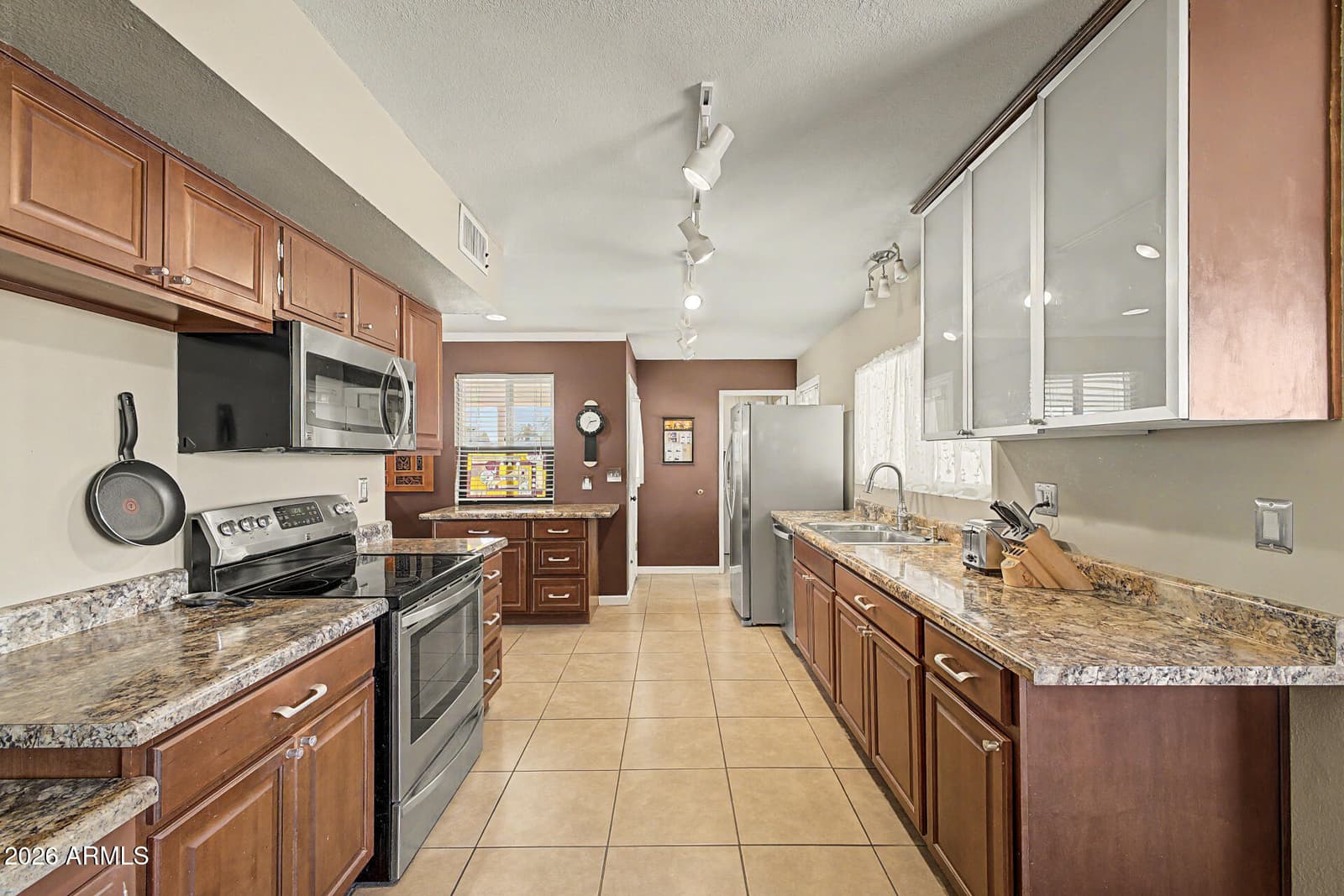 10240 W CAMDEN Avenue, Sun City, AZ 85351 — photo 5 of 24
