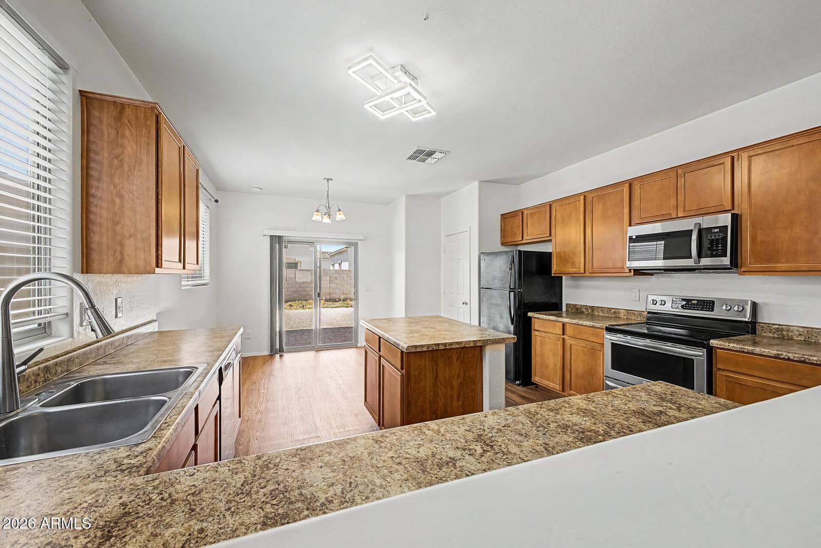 2422 S 73RD Lane, Phoenix, AZ 85043 — photo 10 of 32