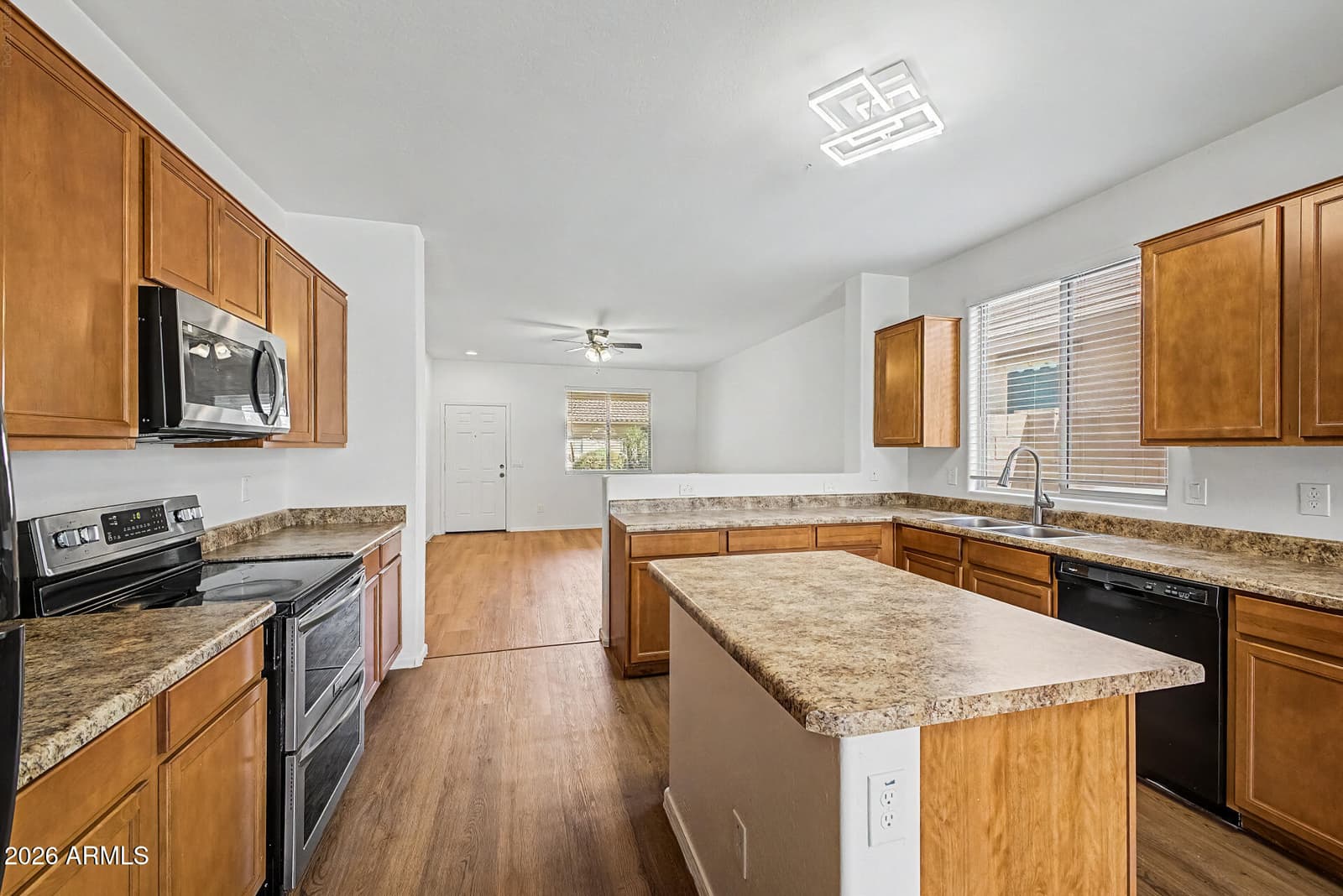 2422 S 73RD Lane, Phoenix, AZ 85043 — photo 12 of 32