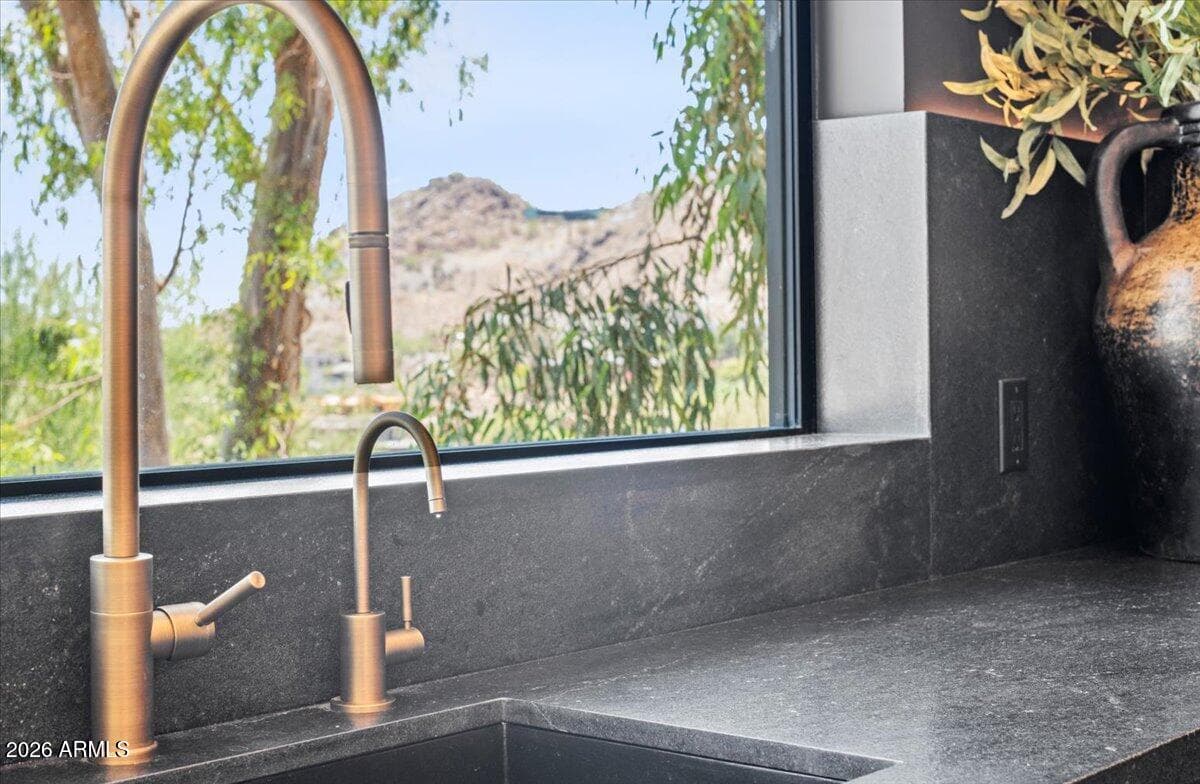 7347 N RED LEDGE Drive, Paradise Valley, AZ 85253 — photo 13 of 95