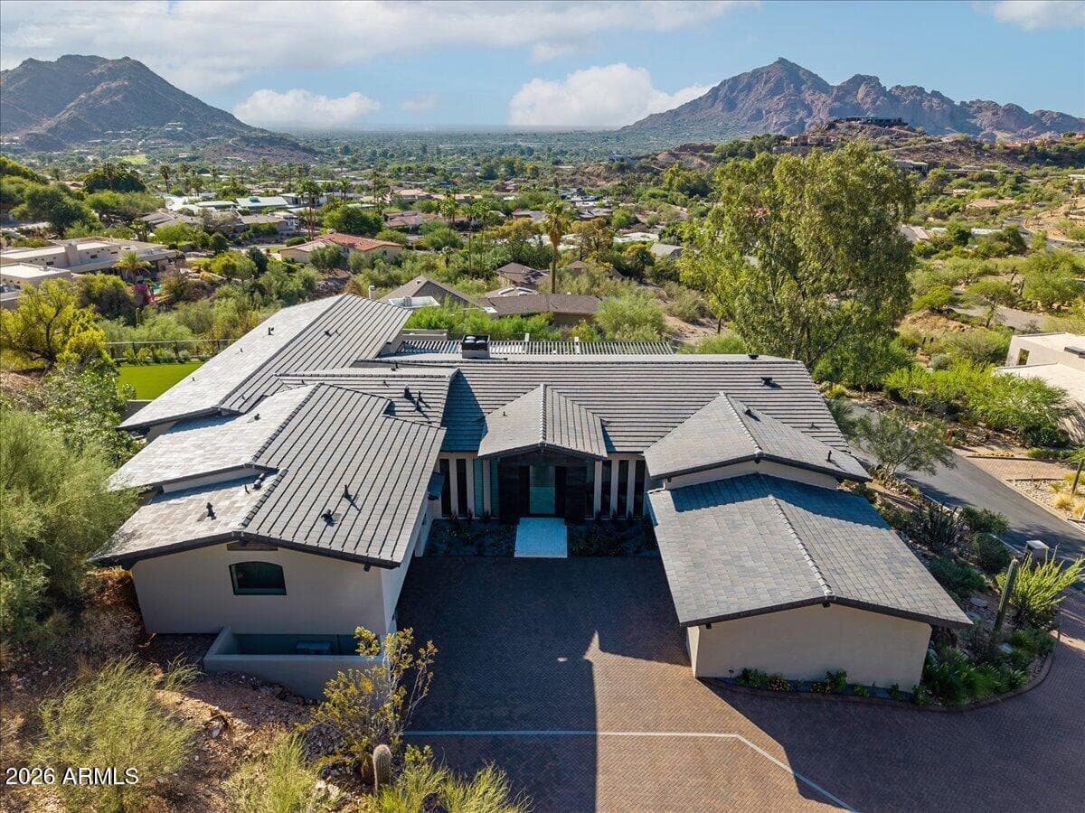 7347 N RED LEDGE Drive, Paradise Valley, AZ 85253 — photo 3 of 95