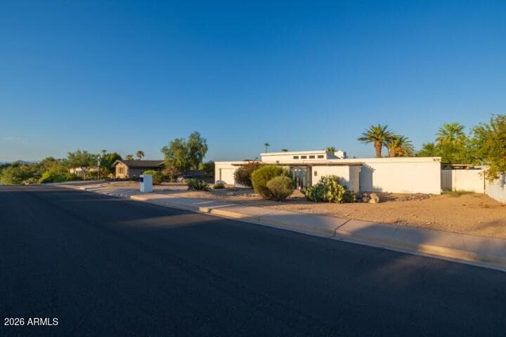 13045 N 8TH Avenue, Phoenix, AZ 85029 — photo 3 of 51