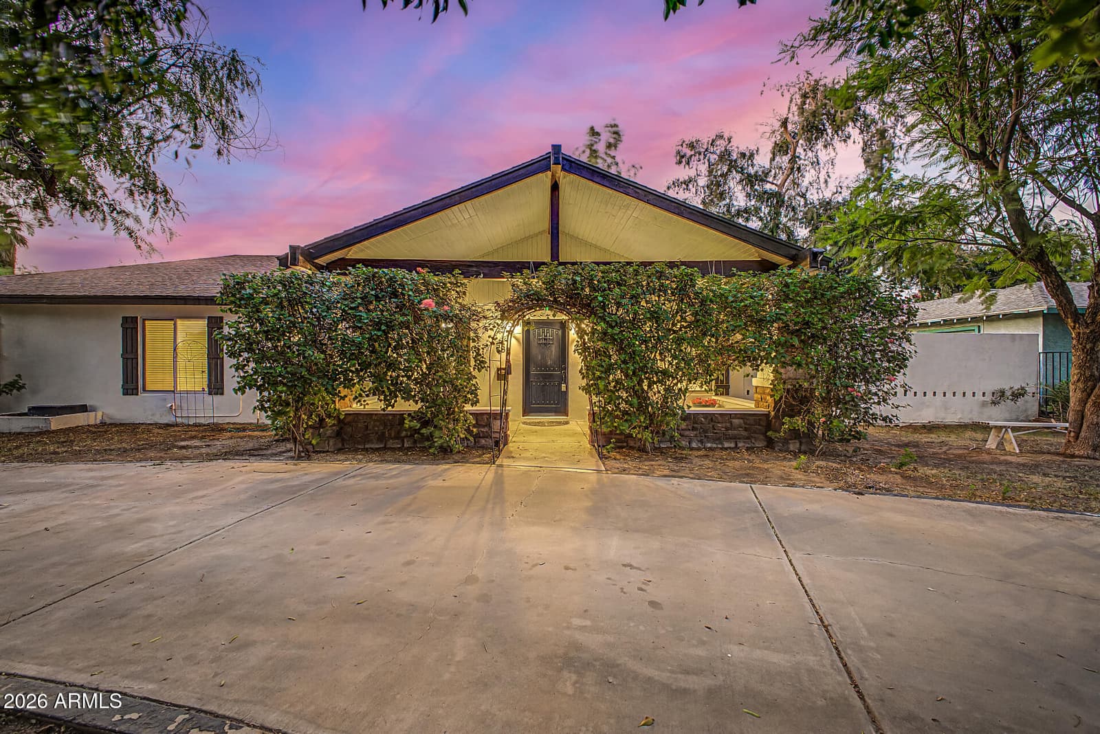 530 E ROSE Lane, Phoenix, AZ 85012 — photo 1 of 50