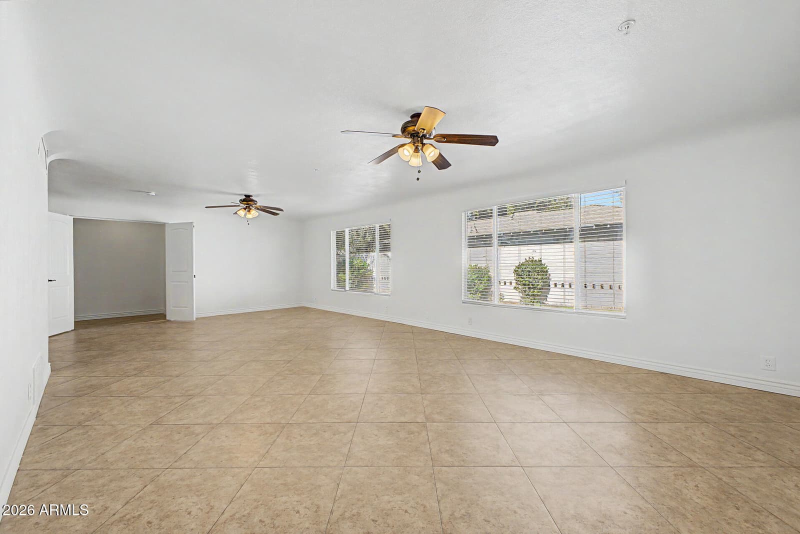 530 E ROSE Lane, Phoenix, AZ 85012 — photo 11 of 50