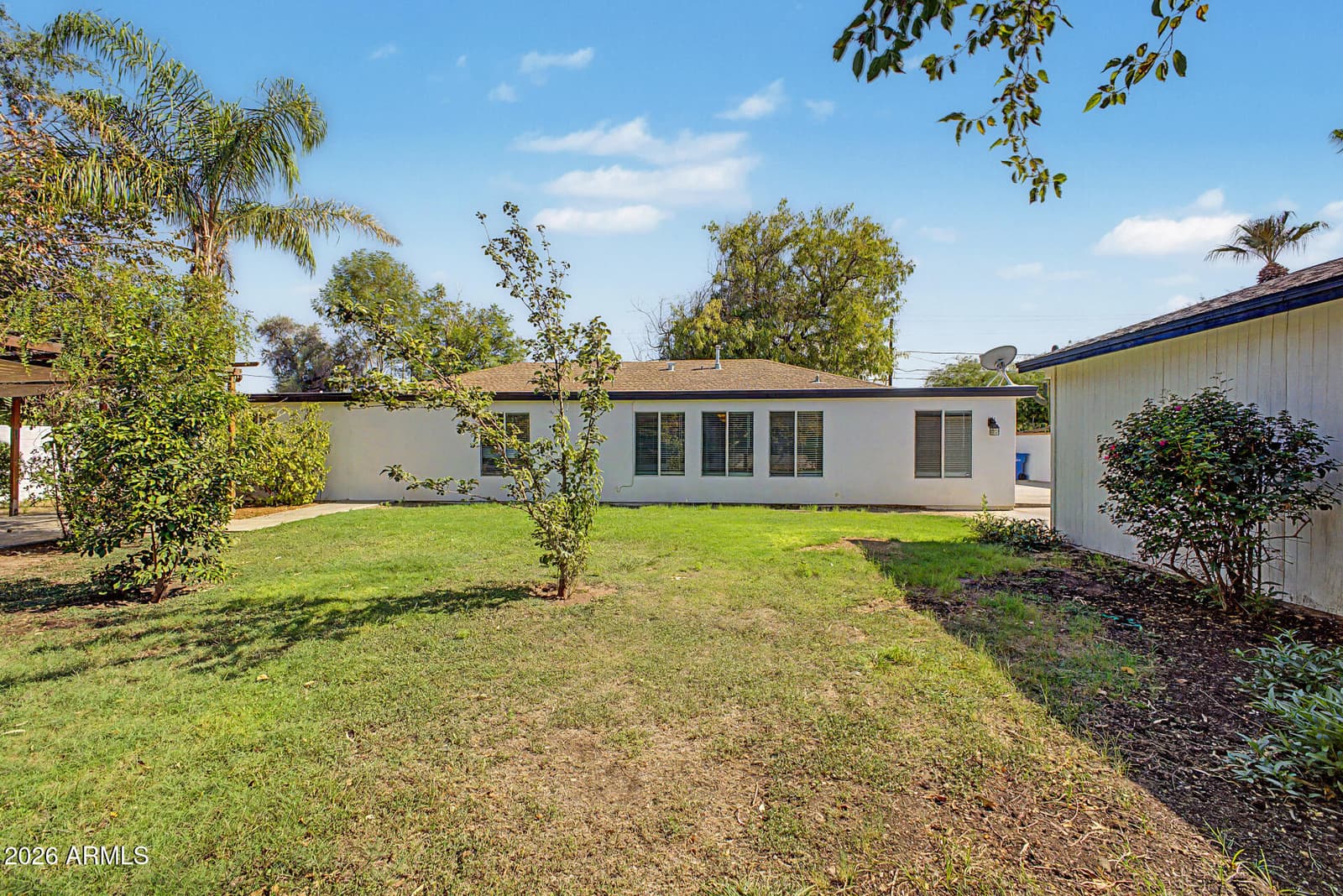 530 E ROSE Lane, Phoenix, AZ 85012 — photo 46 of 50