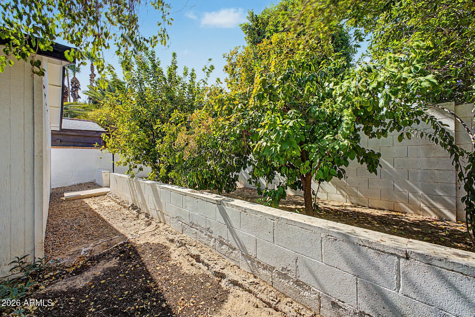 530 E ROSE Lane, Phoenix, AZ 85012 — photo 49 of 50