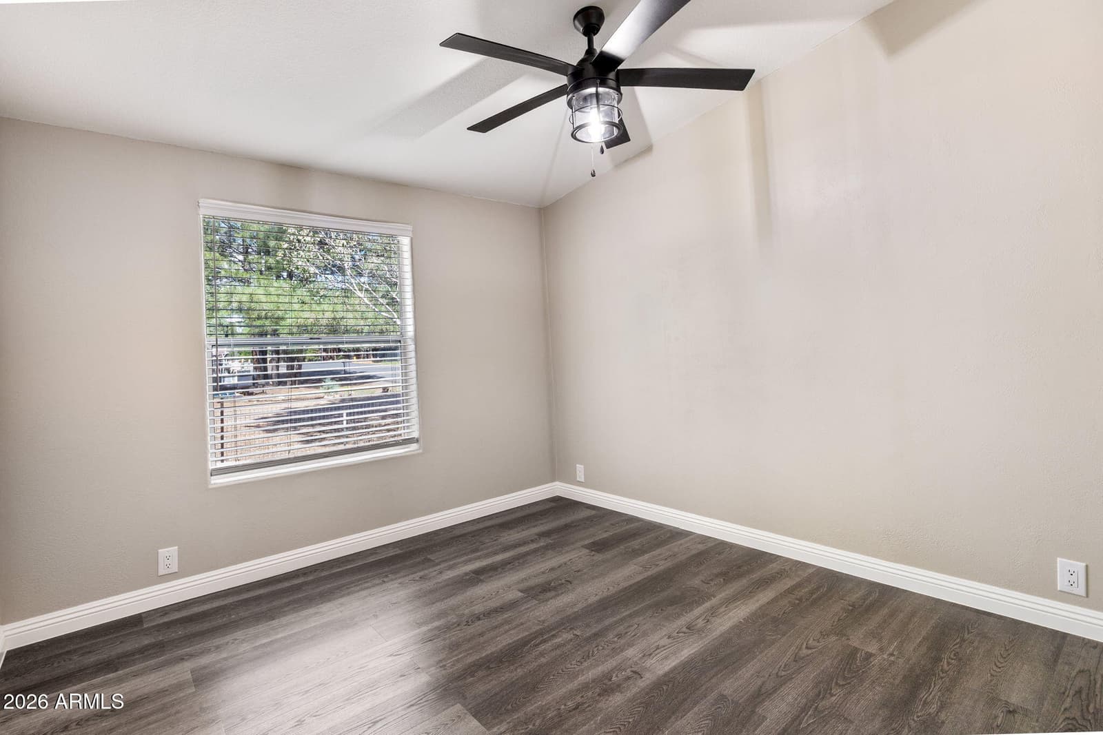 2937 W WHIPPLE, Show Low, AZ 85901 — photo 14 of 32