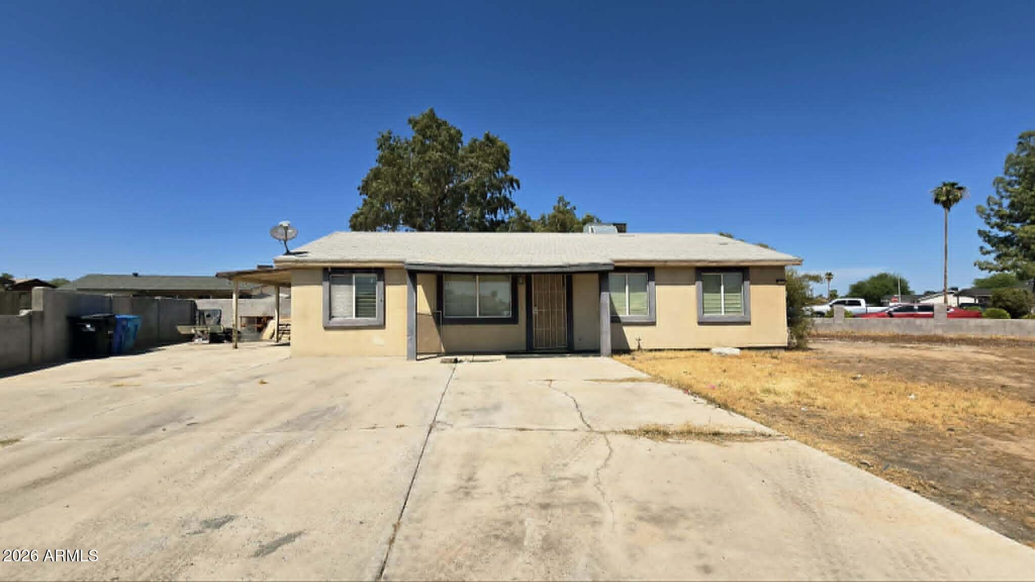 8220 W MEADOWBROOK Avenue, Phoenix, AZ 85033 — photo 4 of 18