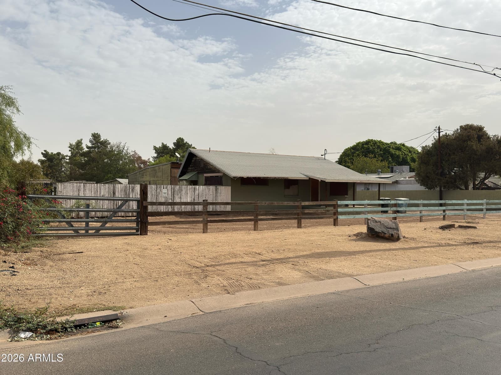 2804 W BELMONT Avenue, Phoenix, AZ 85051 — photo 2 of 14