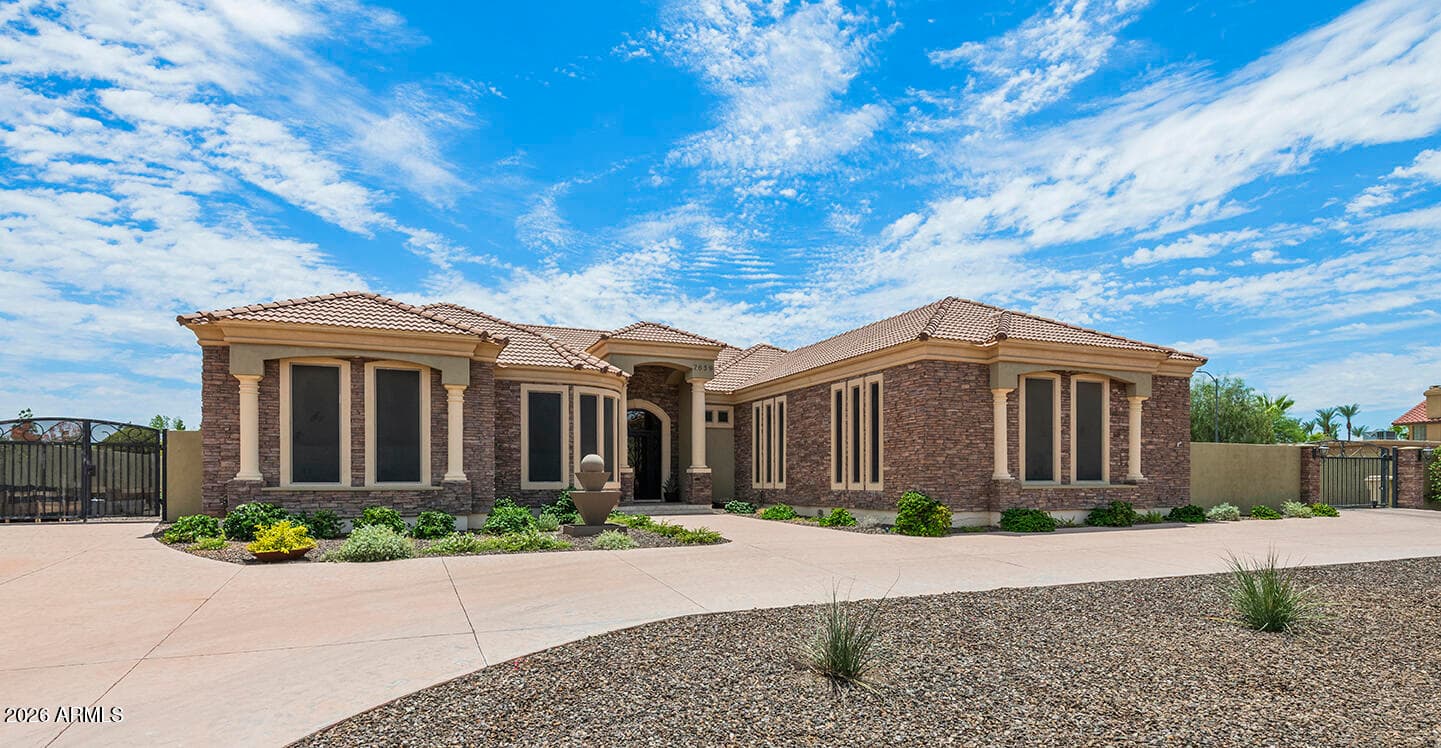 7639 W LIBBY Street, Glendale, AZ 85308 — photo 1 of 52
