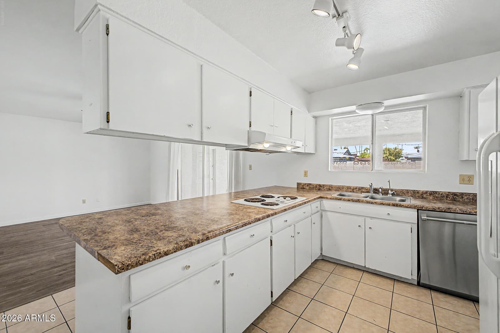 622 E GRACE Drive, Tempe, AZ 85288 — photo 10 of 24