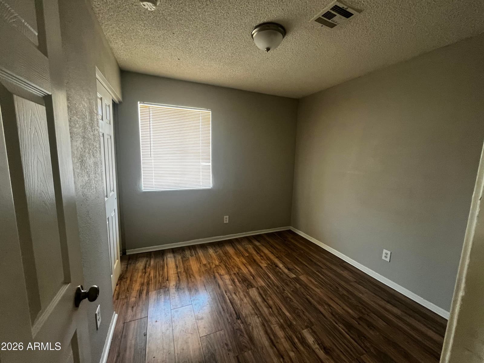 7301 W HEATHERBRAE Drive, Phoenix, AZ 85033 — photo 5 of 14