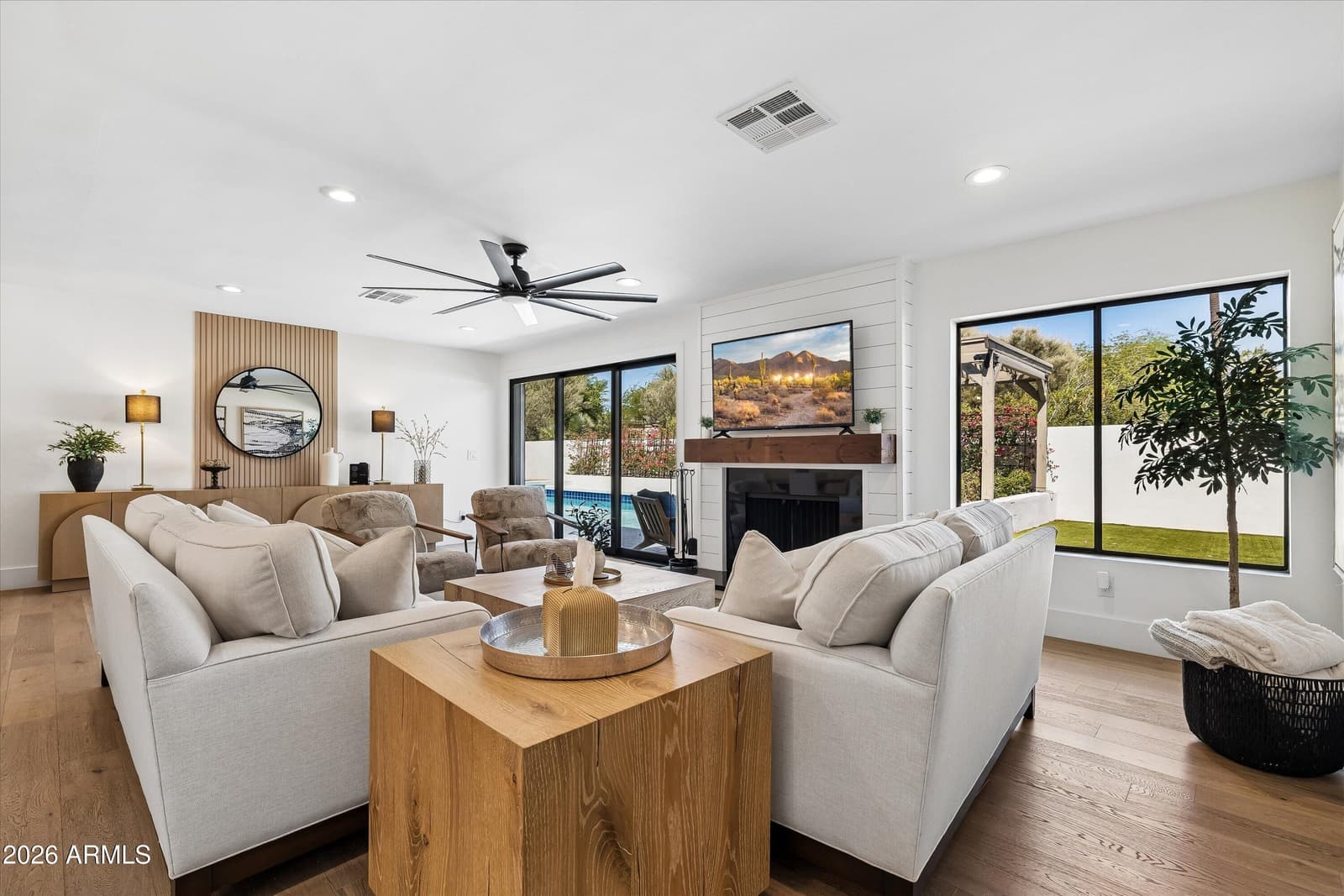 8655 N FARVIEW Drive, Scottsdale, AZ 85258 — photo 10 of 61