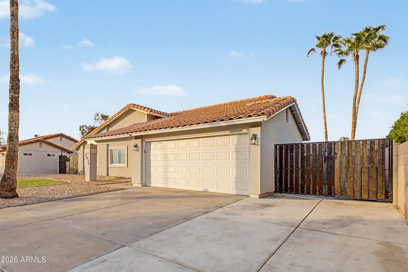 1435 N TAMARISK Drive, Chandler, AZ 85224 — photo 4 of 51
