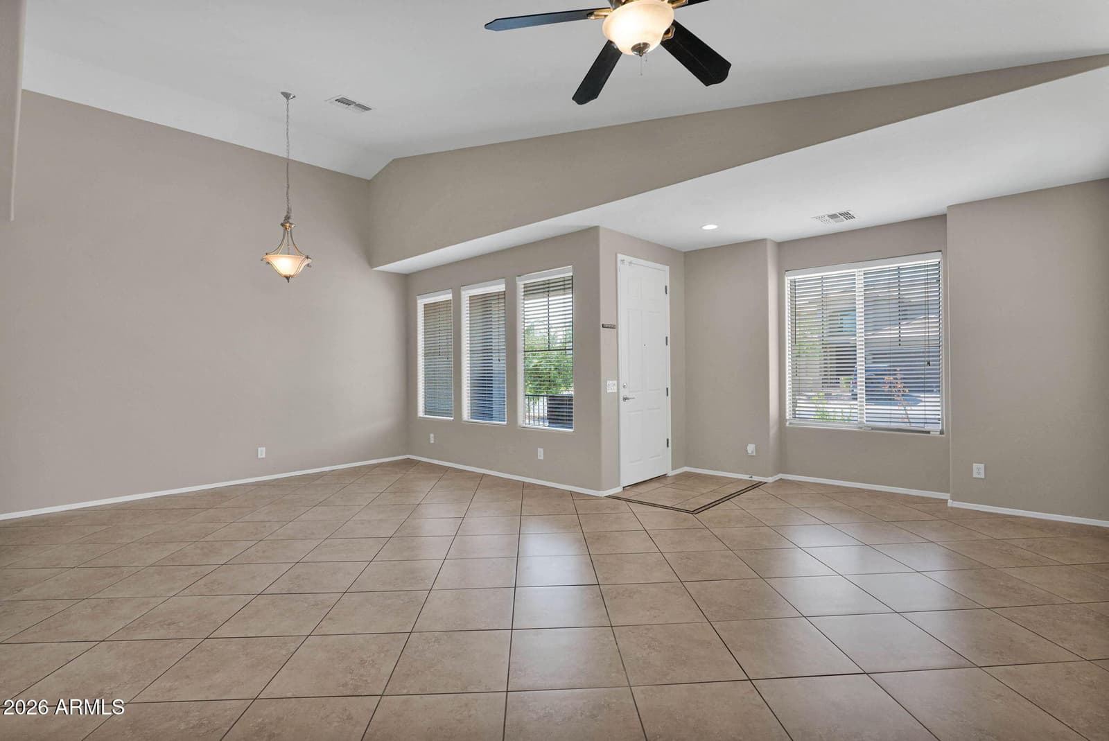 3570 E COCONINO Way, Gilbert, AZ 85298 — photo 3 of 40